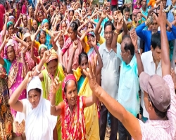শ্রীমঙ্গলের হোসনাবাদ চা বাগানে শ্রমিকদের ধর্মঘট